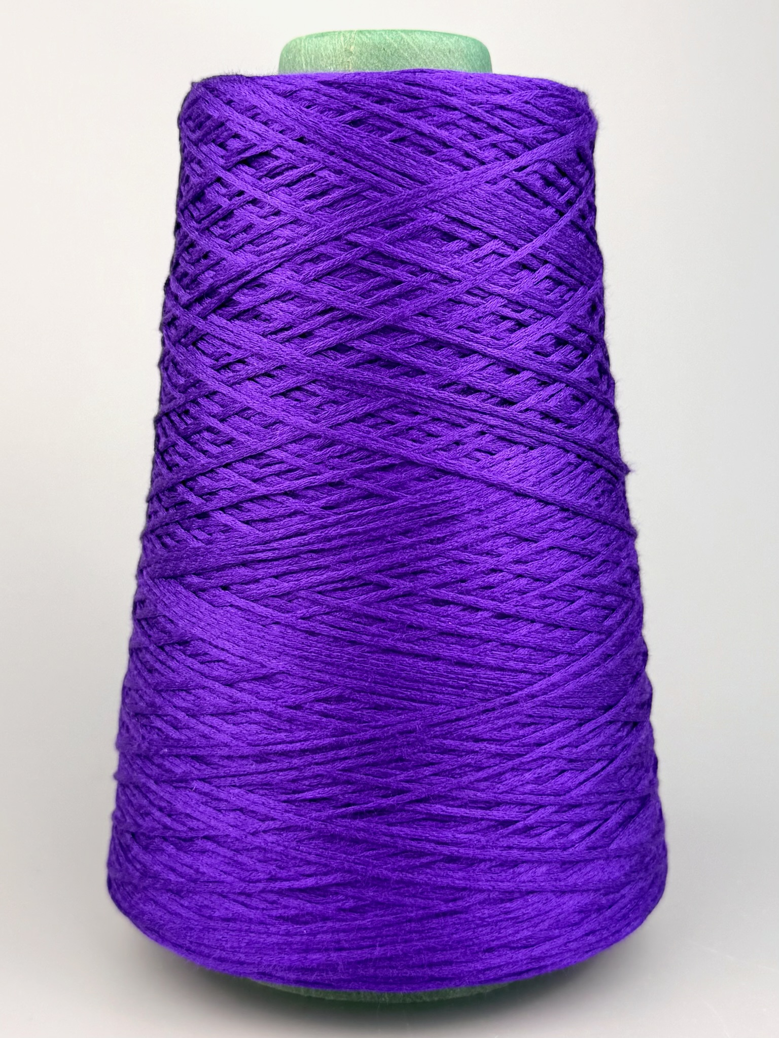 Art. Prezioso 500 m / 100 g – 100% Maulbeerseide col. Royal Violett foto 2